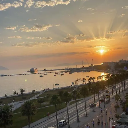 Lungomare شقة
